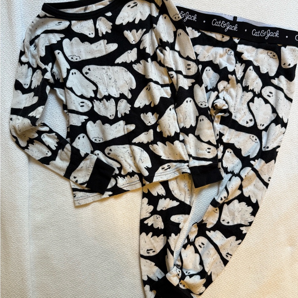 Cat & Jack Black and White Ghost Print Pajamas